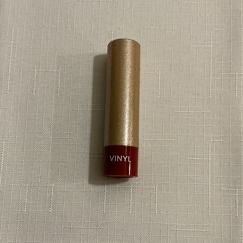 Absolute New York Vinyl Lipstick Dilemma (Crimson Red)